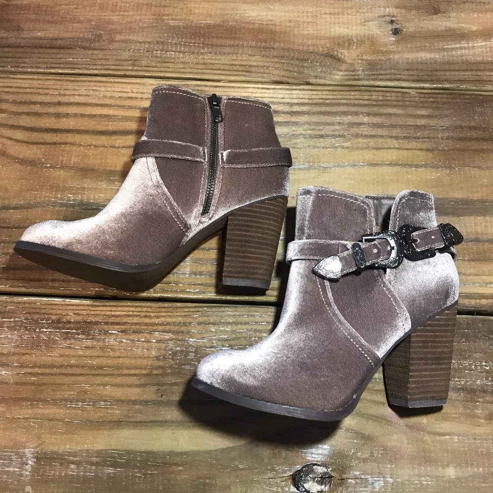 Hot Topic suede boots